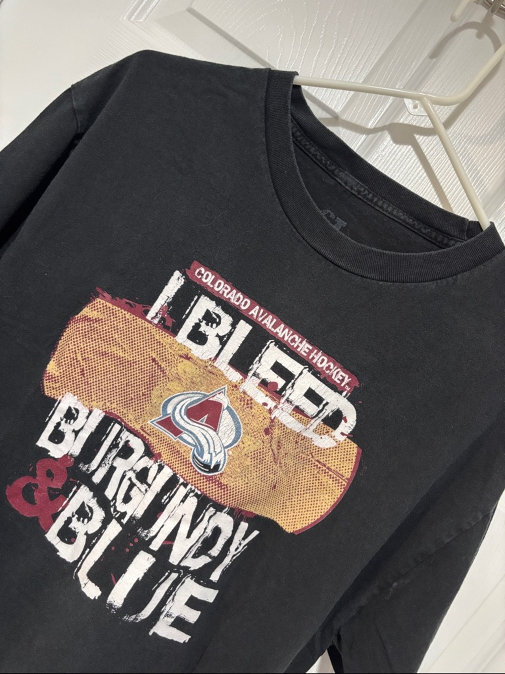 COLORADO AVALANCHE  Black T-Shirt